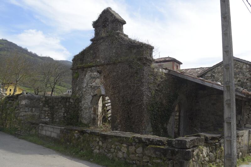 Ermita derruida pueblo El Pino