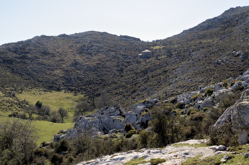 Ascenso a la capilla de Santiago en el Monsacro