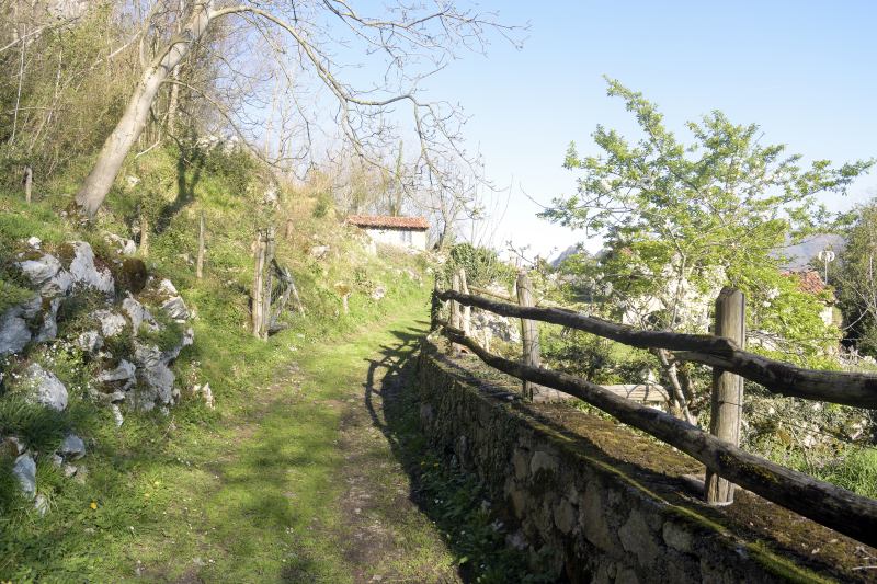 Salida de Otura en dirección a la senda del repetidor.