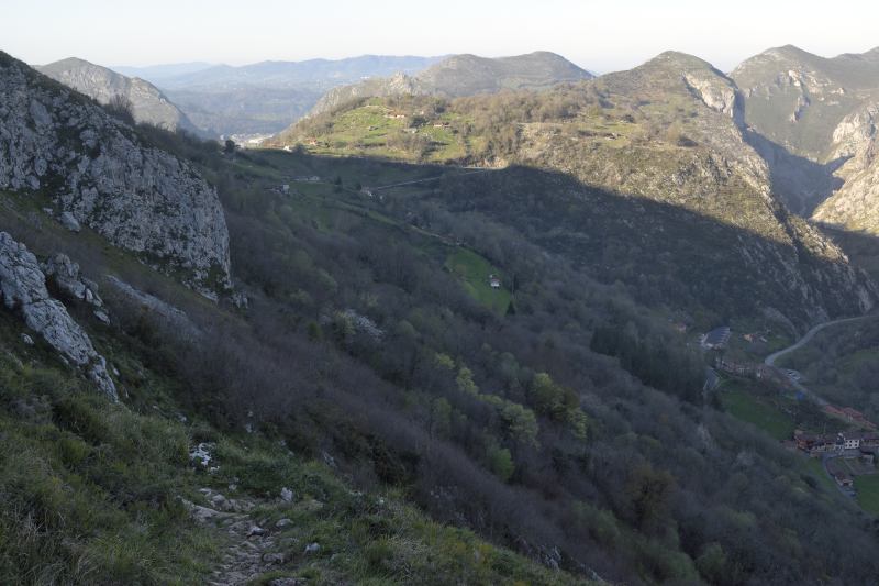 Senda de Otura a La Collada pasado el repetidor