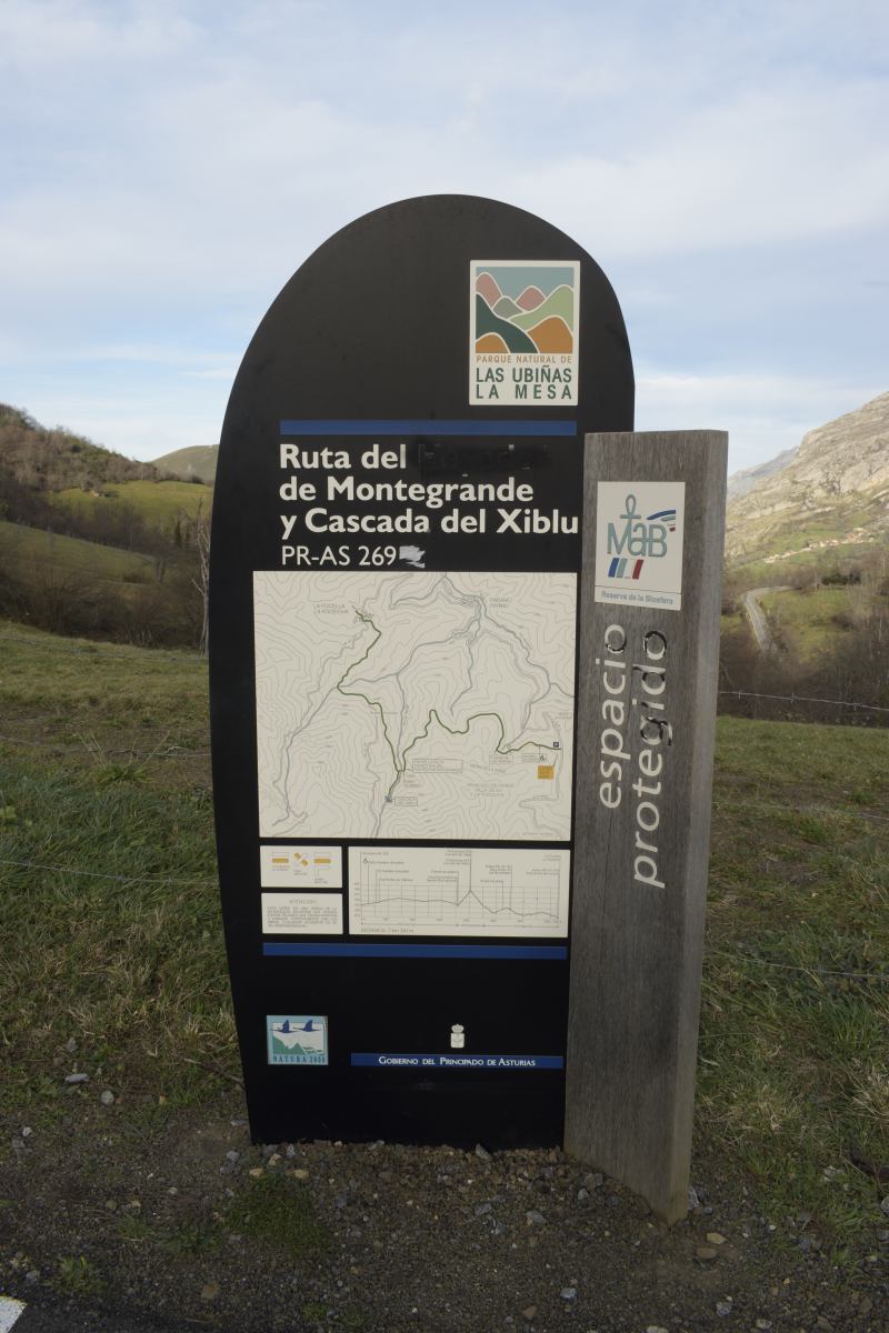 Cartel inicio ruta del hayedo de Montegrande y cascada del Xiblu
