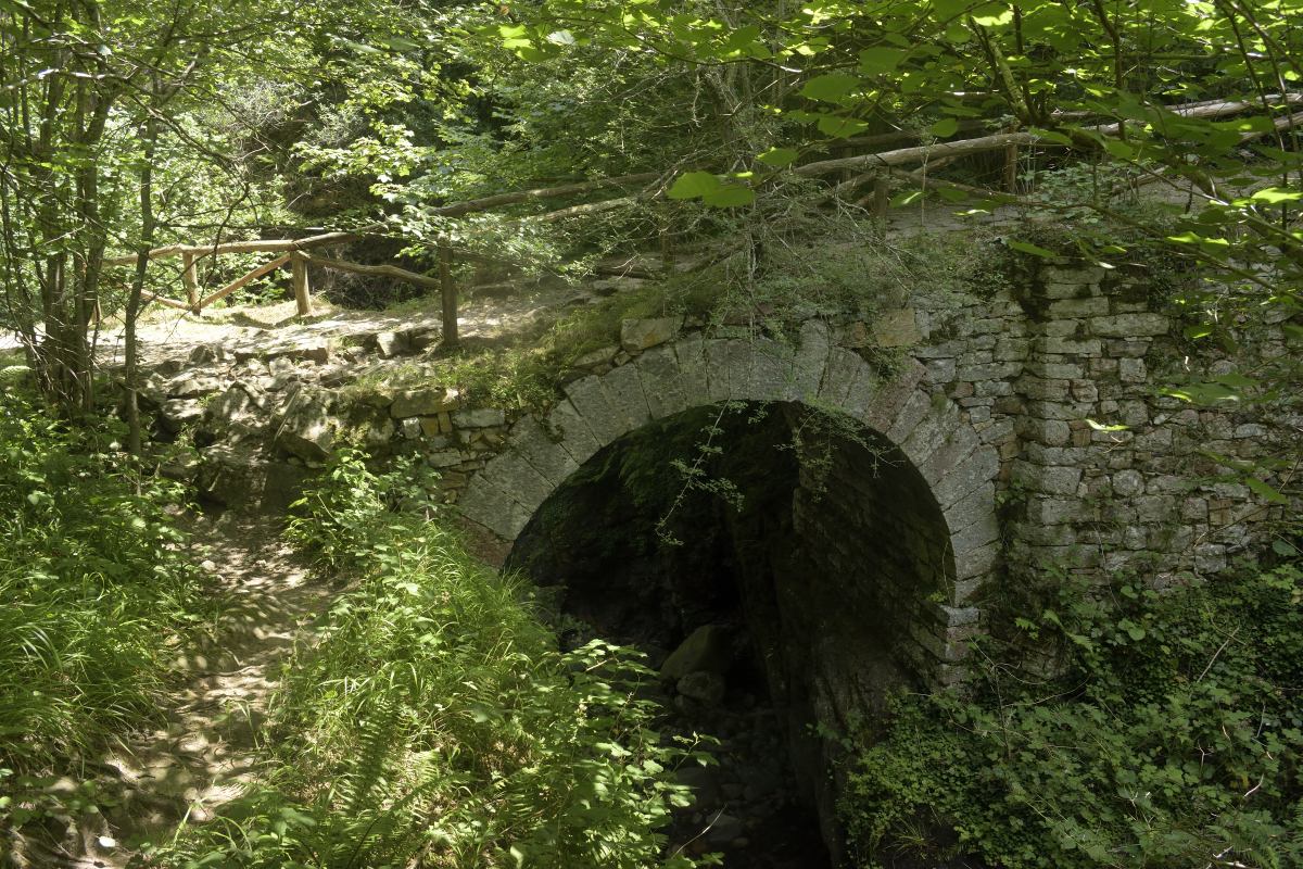 Puente La Pontona en la ruta del Alba
