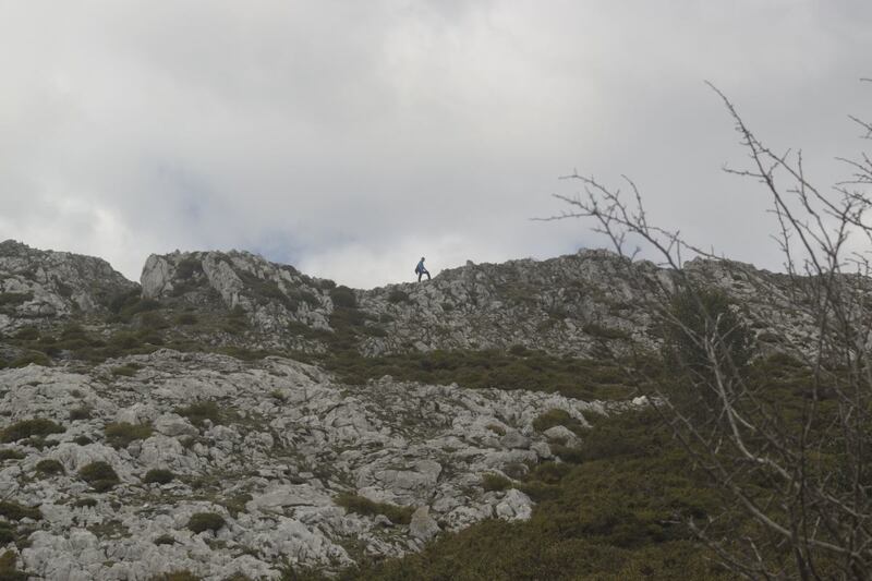Acceso crestería pico Caldoveiro desde zona boscosa