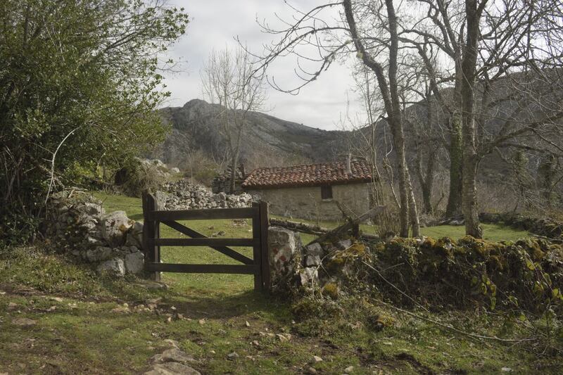 Portilla y cabaña camino del pico Caldoveiro