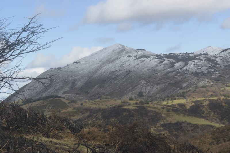 Pico Caldoveiro con restos de nieve