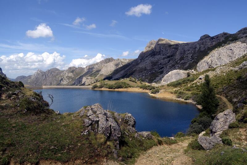 Lago del Valle desde la braña El Pedregal